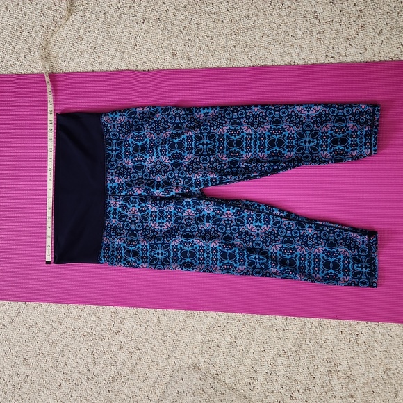 Fabletics Sz LARGE Salar Powerhold Foldover Mosaic Inkwell Leggings Capri - Picture 8 of 10